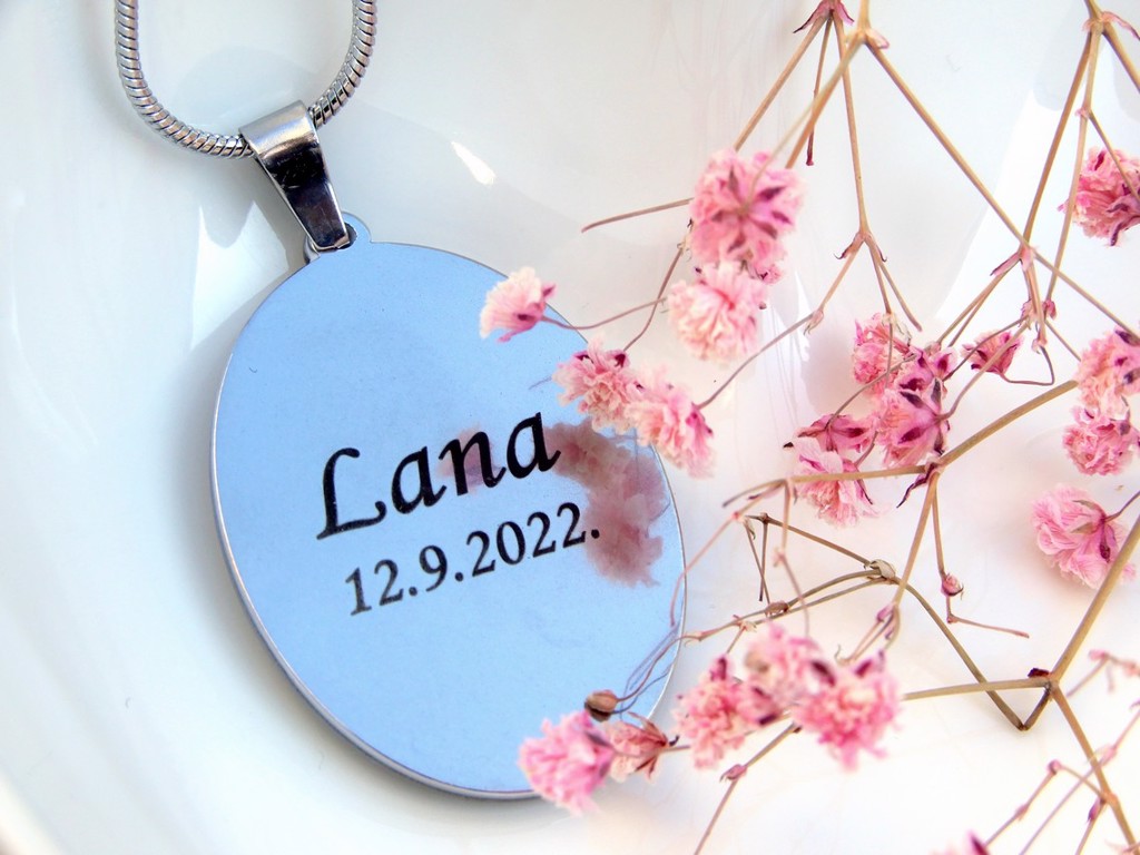 Ogrlice s gravurom i pramenom kose vaše bebe