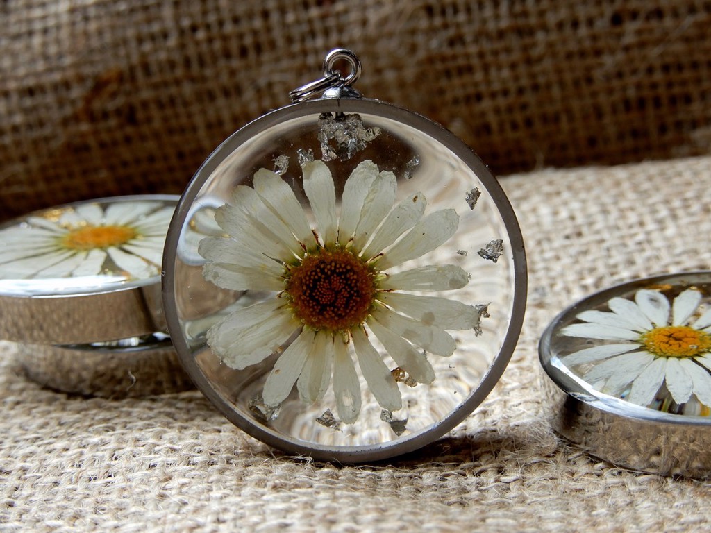 Daisy Necklace 1