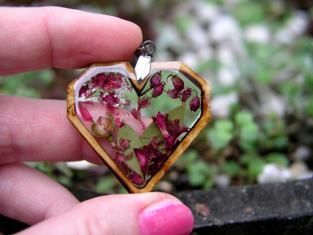 Rose Garden Necklace - Heart
